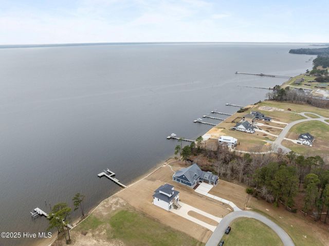 546 S Brightleaf Drive, Minnesott Beach, NC 28510