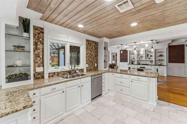 4031 Fernwood Drive, Houston, TX 77021