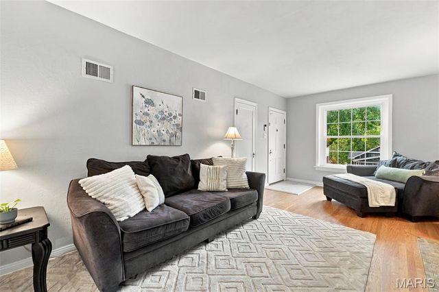 7609 Suffolk Avenue, Shrewsbury, MO 63119