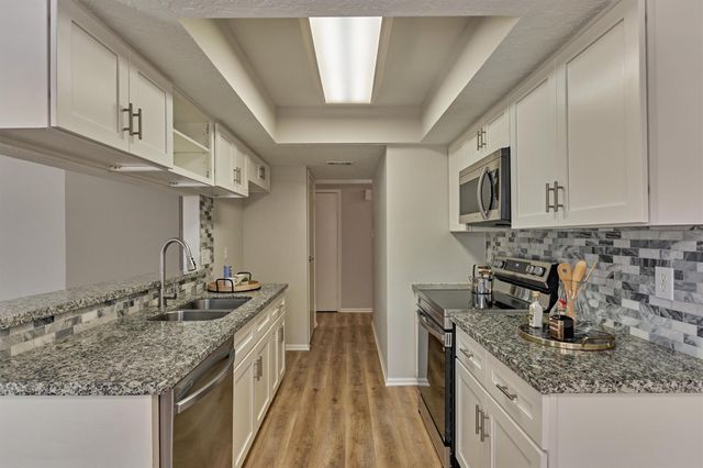 15 Still Glen Court, The Woodlands, TX 77381