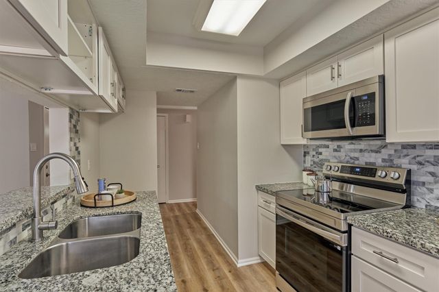 15 Still Glen Court, The Woodlands, TX 77381