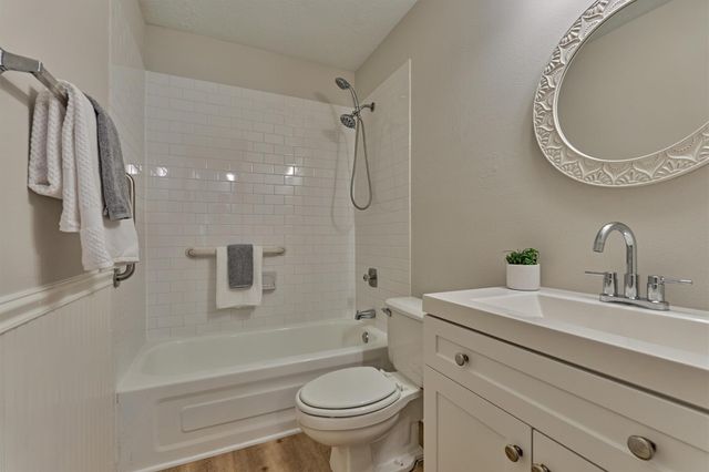 15 Still Glen Court, The Woodlands, TX 77381