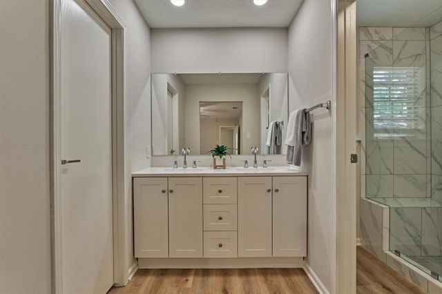 15 Still Glen Court, The Woodlands, TX 77381