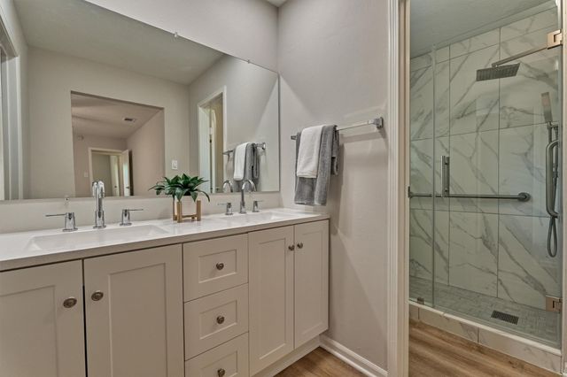 15 Still Glen Court, The Woodlands, TX 77381