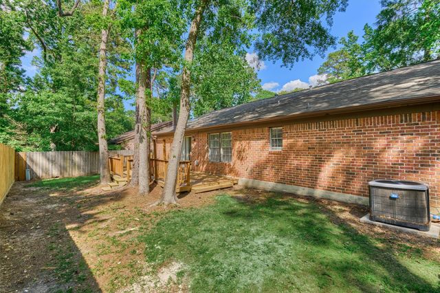 15 Still Glen Court, The Woodlands, TX 77381