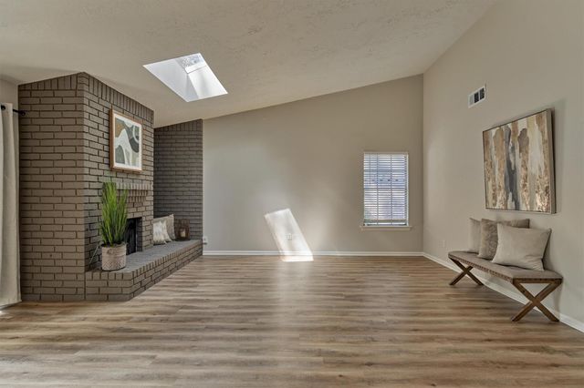 15 Still Glen Court, The Woodlands, TX 77381