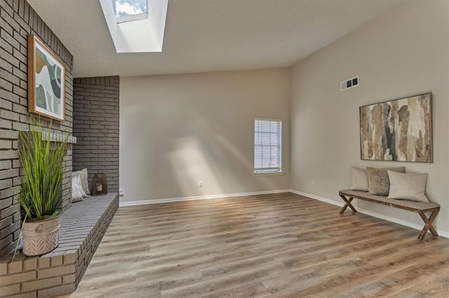 15 Still Glen Court, The Woodlands, TX 77381