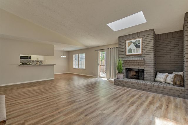 15 Still Glen Court, The Woodlands, TX 77381