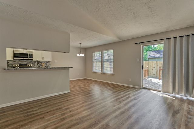 15 Still Glen Court, The Woodlands, TX 77381