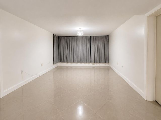 3516 Whitehall Drive 105, West Palm Beach, FL 33401