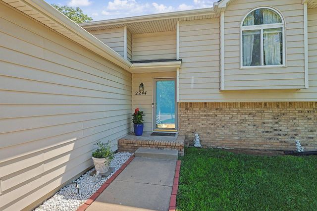 2244 S Rutledge St, Wichita, KS 67209