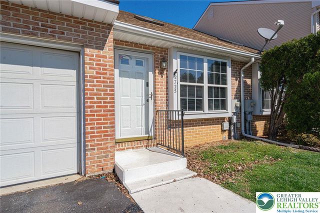 2725 Victoria Lane, Easton, PA 18045