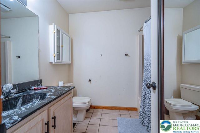 2725 Victoria Lane, Easton, PA 18045