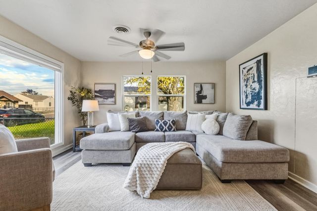 1750 Elmwood Ave, Stockton, CA 95204