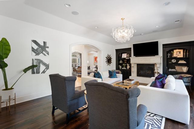 747 Fulton Ave, Sacramento, CA 95825