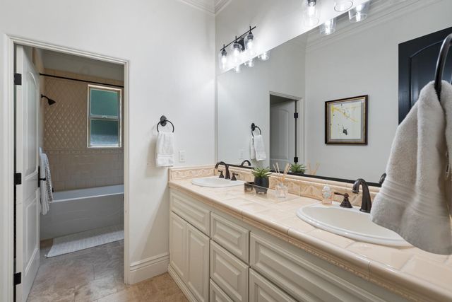 747 Fulton Ave, Sacramento, CA 95825