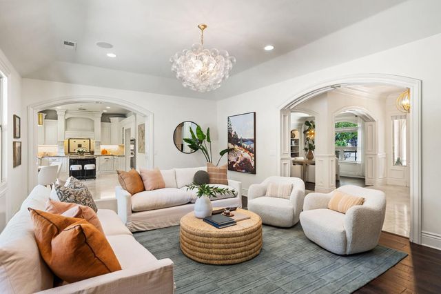 747 Fulton Ave, Sacramento, CA 95825