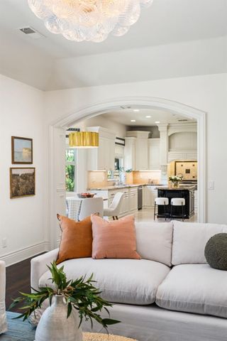 747 Fulton Ave, Sacramento, CA 95825