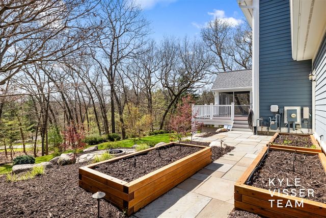 1977 Emerald Glen Court, Ada, MI 49301