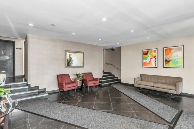 1 Birchwood 5J, Mineola, NY 11501