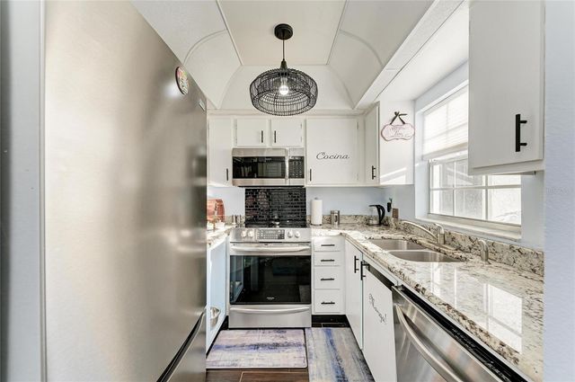 4514 3RD STREET CIRCLE W 327, Bradenton, FL 34207