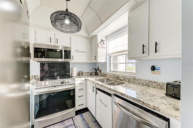 4514 3RD STREET CIRCLE W 327, Bradenton, FL 34207