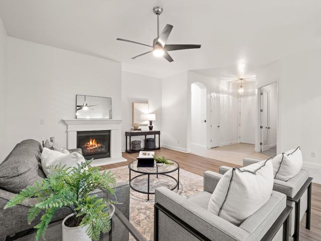 8683 N Richelle Avenue, Fresno, CA 93720