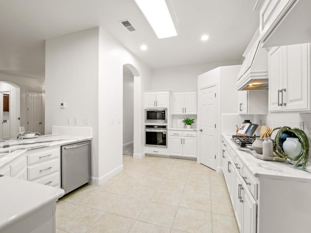 8683 N Richelle Avenue, Fresno, CA 93720