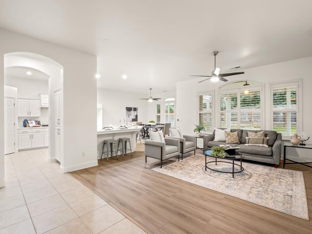 8683 N Richelle Avenue, Fresno, CA 93720