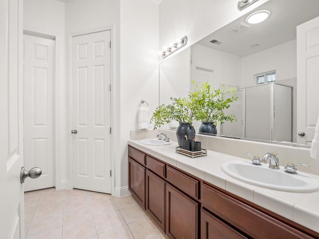 8683 N Richelle Avenue, Fresno, CA 93720