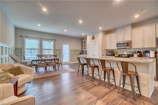 1712 Defiance DR, Chesapeake, VA 23323