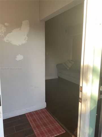 1943 NW 72nd St, Miami, FL 33147