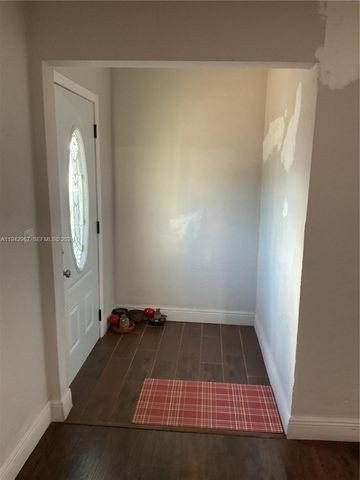 1943 NW 72nd St, Miami, FL 33147