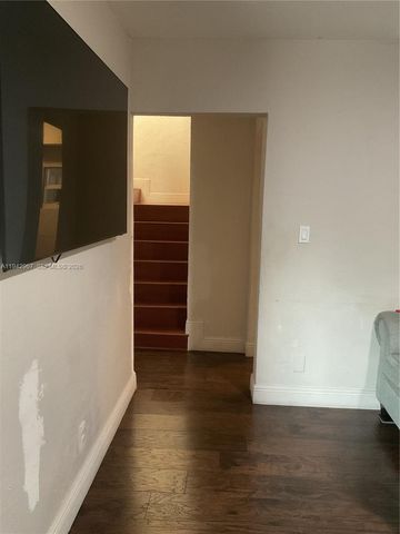 1943 NW 72nd St, Miami, FL 33147