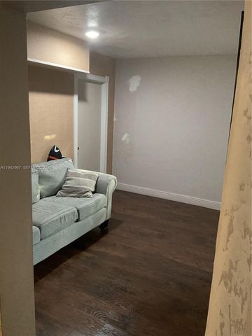 1943 NW 72nd St, Miami, FL 33147