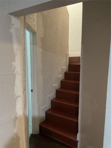 1943 NW 72nd St, Miami, FL 33147