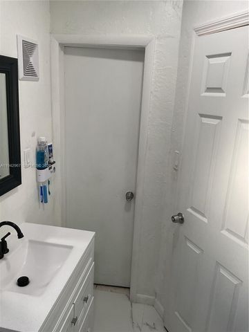 1943 NW 72nd St, Miami, FL 33147