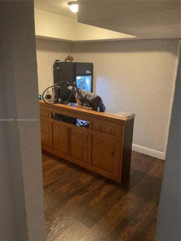 1943 NW 72nd St, Miami, FL 33147