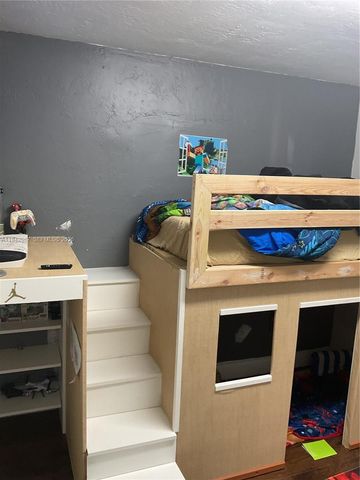 1943 NW 72nd St, Miami, FL 33147