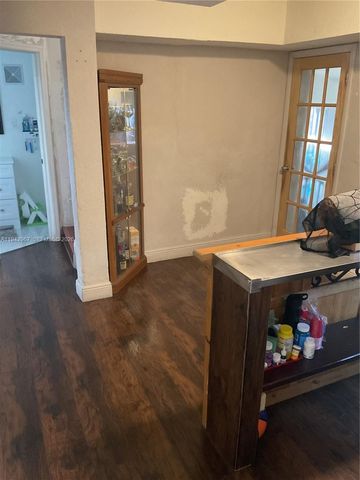 1943 NW 72nd St, Miami, FL 33147