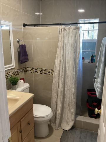 1943 NW 72nd St, Miami, FL 33147