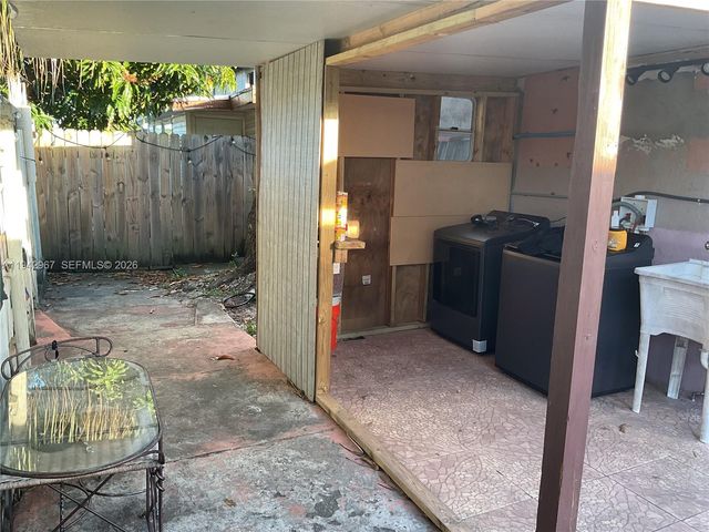 1943 NW 72nd St, Miami, FL 33147