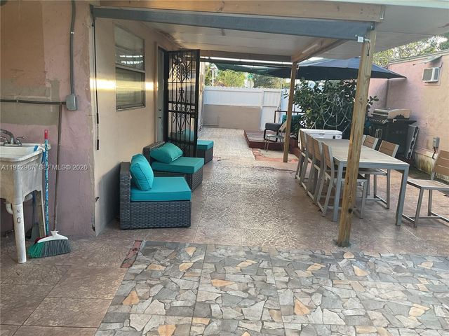 1943 NW 72nd St, Miami, FL 33147