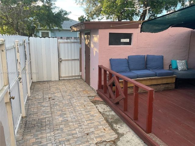 1943 NW 72nd St, Miami, FL 33147