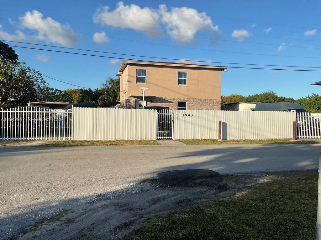 1943 NW 72nd St, Miami, FL 33147
