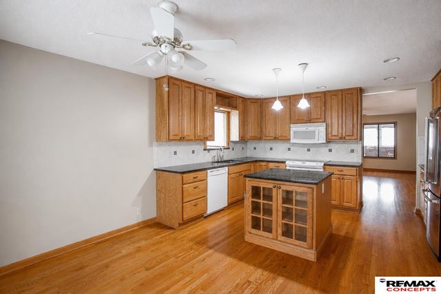 5600 Cloudburst Lane, Lincoln, NE 68521