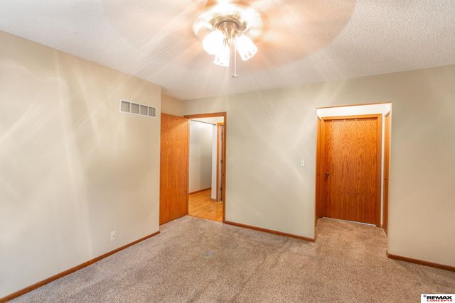 5600 Cloudburst Lane, Lincoln, NE 68521