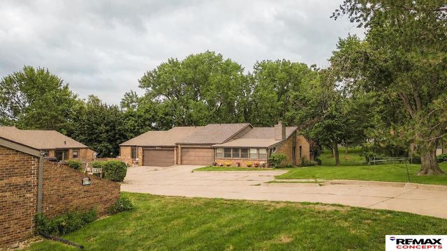 5600 Cloudburst Lane, Lincoln, NE 68521