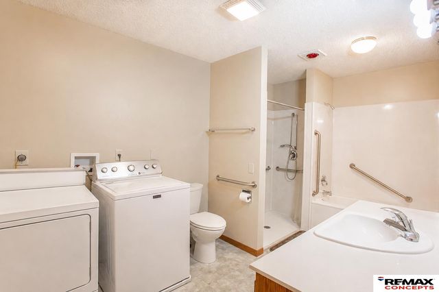 5600 Cloudburst Lane, Lincoln, NE 68521