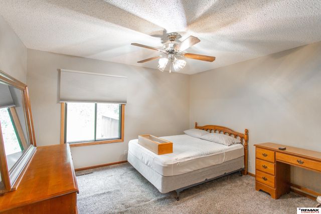 5600 Cloudburst Lane, Lincoln, NE 68521